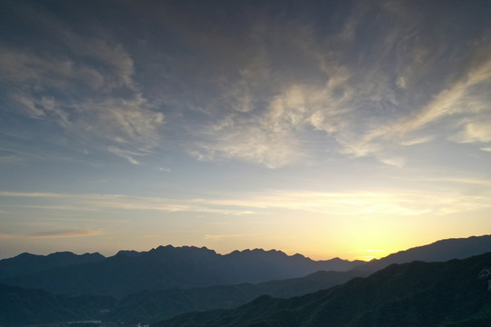 高山蓝天白云日出夕阳