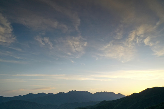 高山蓝天白云日出夕阳