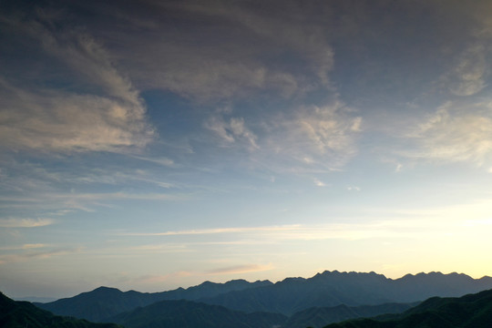 高山蓝天白云日出夕阳