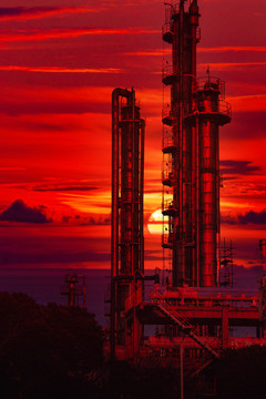 油气厂日落