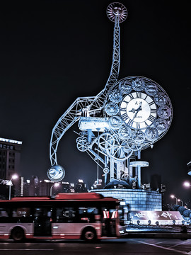 天津站夜景世纪钟