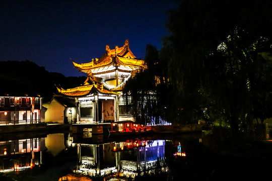 浙江绍兴鲁镇大戏台夜景