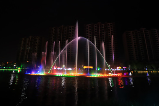 喷泉夜景