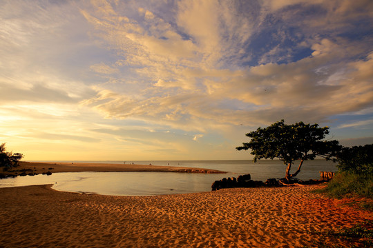 大海沙滩夕阳