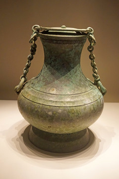 汉代提链青铜壶