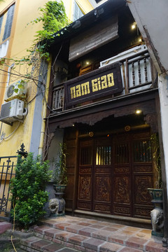 越南海防市传统风格餐厅外景