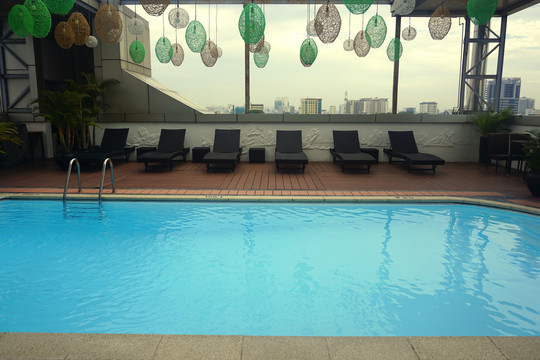 越南西贡宾馆楼顶的露天游泳池