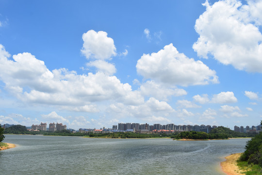 松山湖水天一色美景
