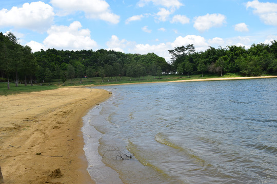 东莞松山湖湖畔景色