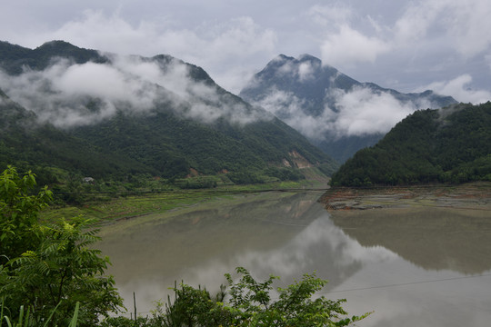 山水晨雾