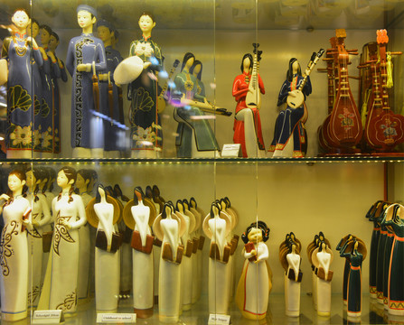 越南传统奥黛妇女旅游纪念品摆件