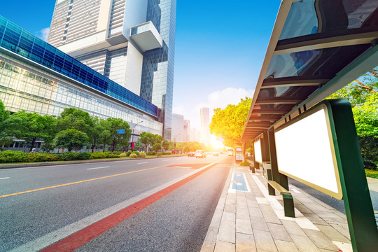 中国杭州城市道路和高楼