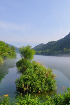 竖幅晨雾山水