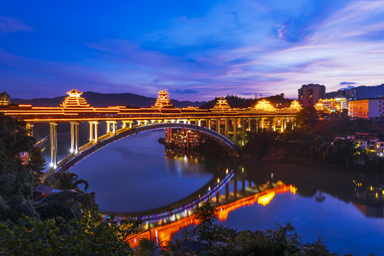 广西三江风雨桥夜景