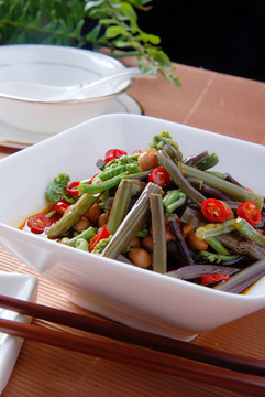 水豆豉拌蕨菜