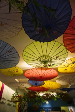 越南传统餐厅纸伞装饰