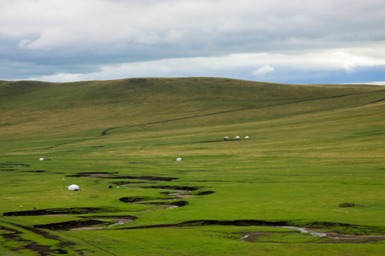 草原沟壑蒙古包