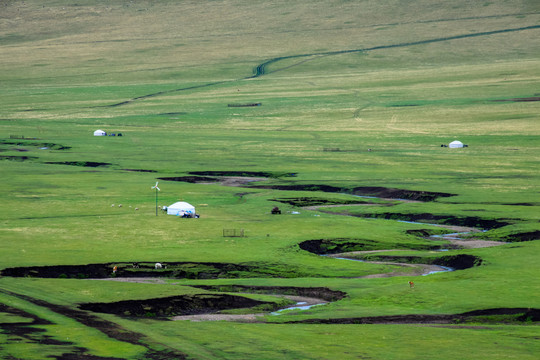 草原河流蒙古包风车