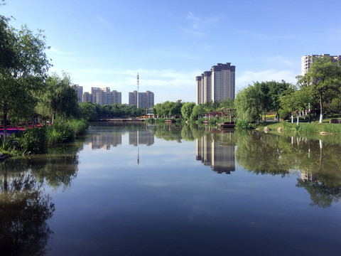 龙池湖边美丽景色