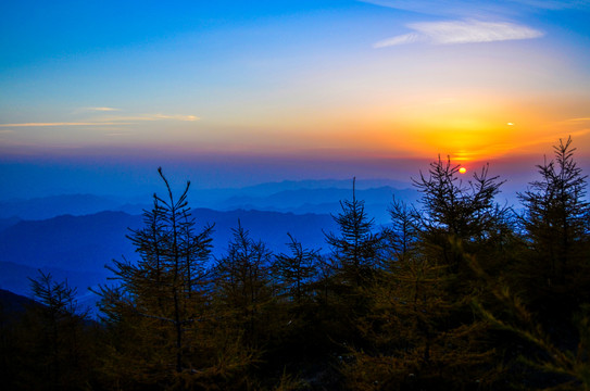 夕阳高山