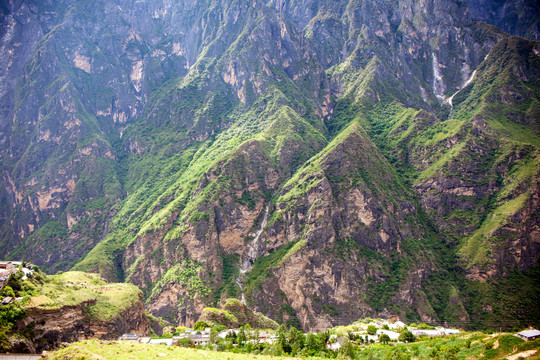 虎跳峡风光