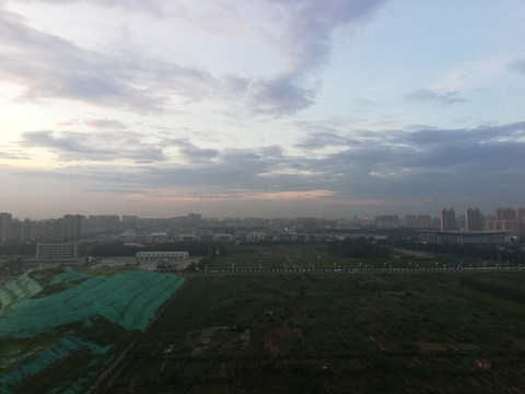 傍晚的蓝天