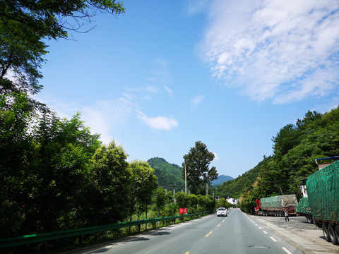 蓝天白云大桥