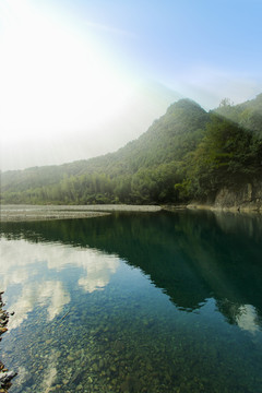 山水倒影