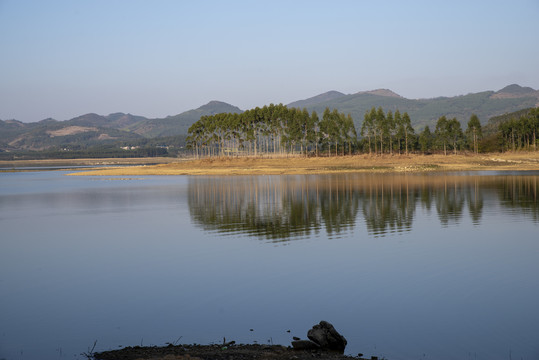 湖光山色