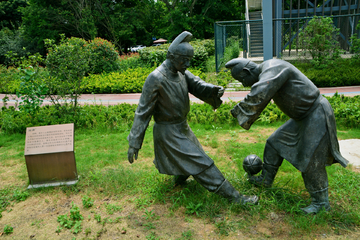 古代蹴鞠雕塑