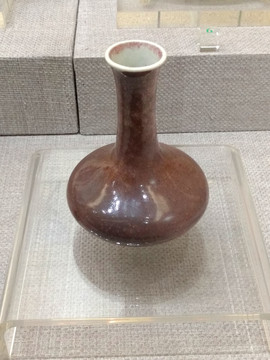 嘉兴市博物馆豇豆红长颈扁腹瓶