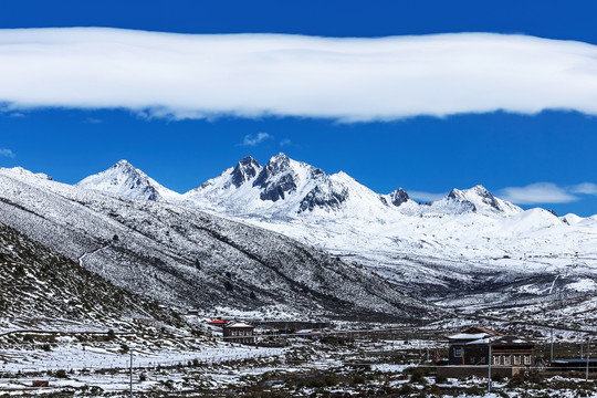 甘孜折多山雪山高原风光