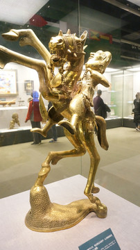 骑马武士铜像
