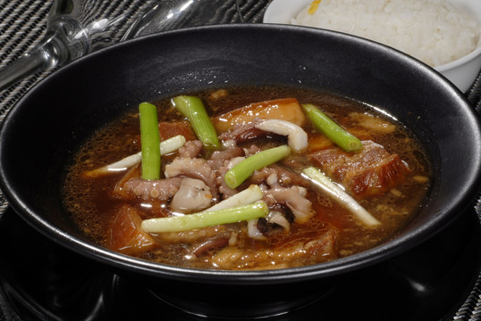 八爪鱼炖红烧肉1