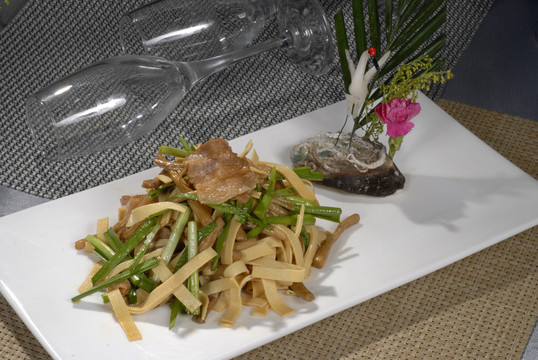 茶树菇炒豆腐皮2