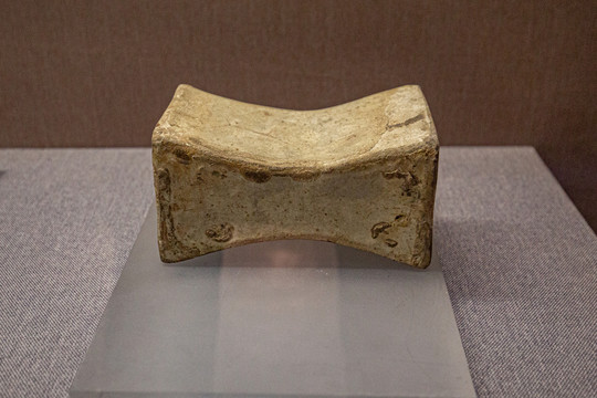 古代白釉瓷枕