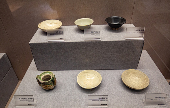宋代白釉瓷碗