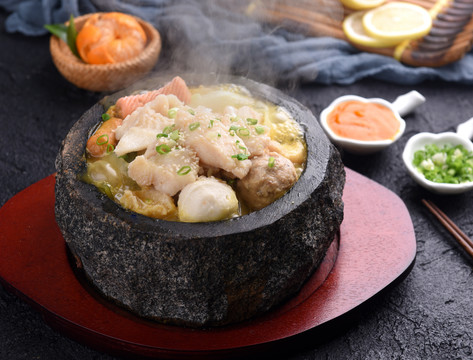 金汤石锅鱼