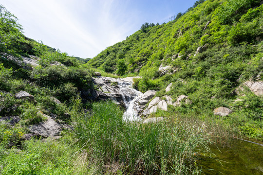 山间溪流