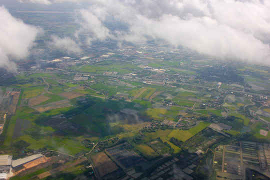 空中鸟瞰陆地