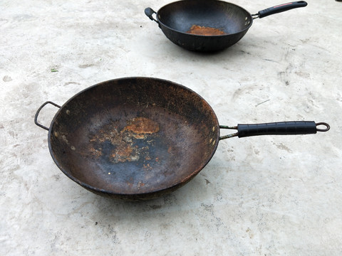 生锈的铁锅
