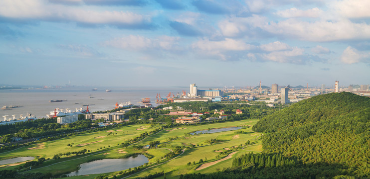 俯瞰中国江阴城市风光港口全景