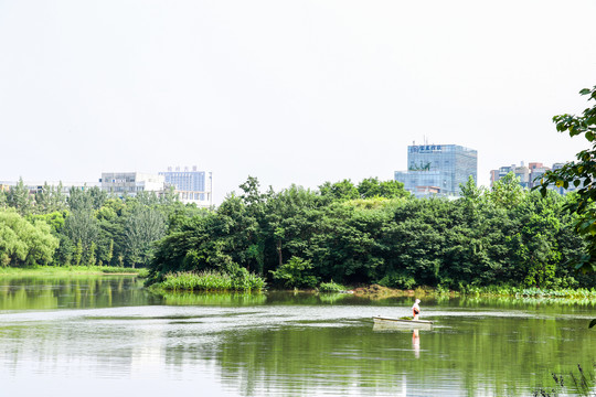 湖水渔船