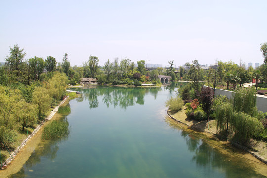 兴汉胜境汉源湖景色