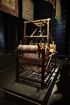 木制织布机