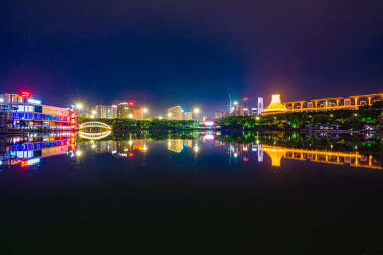 南宁城市天际线民歌湖夜景