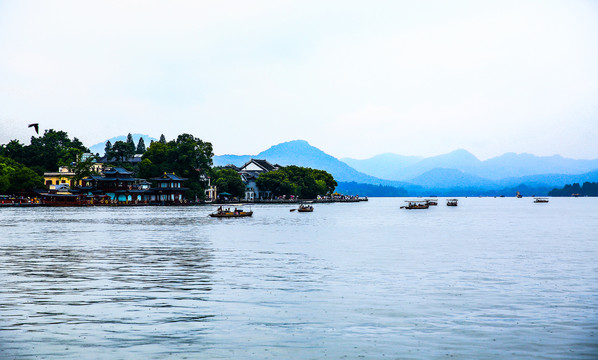 烟雨西湖