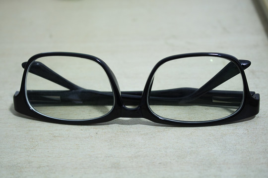 黑框眼镜