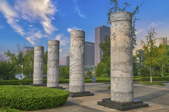 雕塑石柱