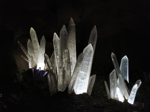 水晶簇水晶柱水晶丛林